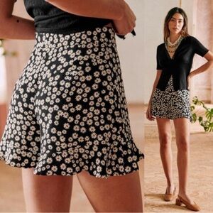 Sézane Dorian shorts high-waisted shorts daisy floral print flutter. French girl